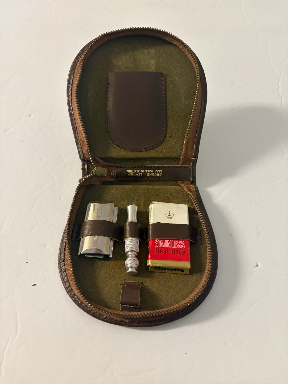 Vintage GilletteClassic Brown Leather Travel Shaving Kit